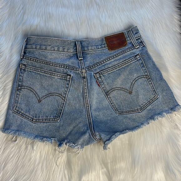 Levi’s High Rise Wedgie Fit Shorts - Picture 5 of 8